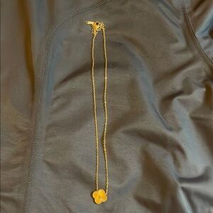 Elegant Gold Flower Pendant Necklace